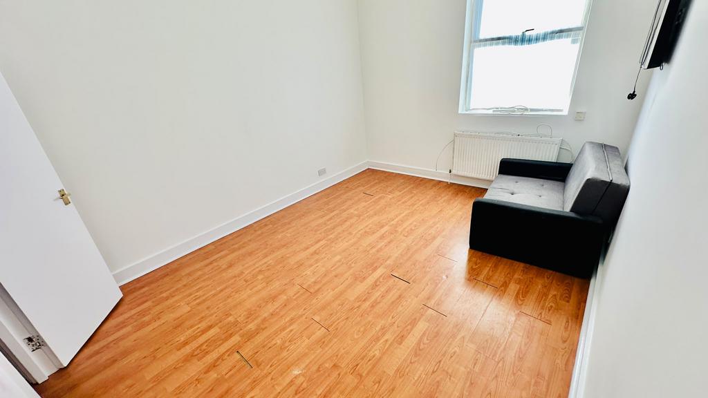 NEWLY PAINTED STUDIO GF FLAT | AVAILABLE NOW , London E11 - Więcej
