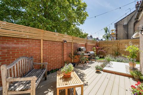 4 bedroom end of terrace house for sale, Crimsworth Road, London, SW8