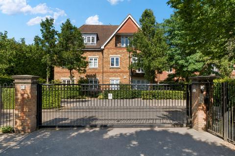 2 bedroom flat for sale, Between Streets, Cobham, KT11