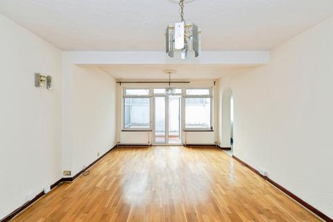 3 bedroom bungalow for sale, Dovedale Avenue, Ilford, IG5