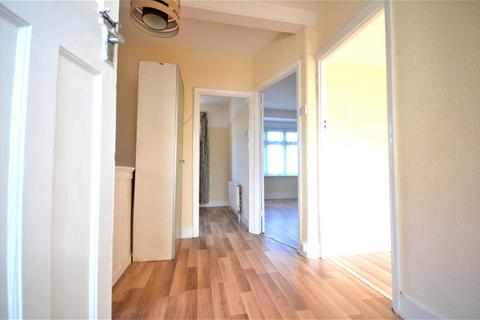 4 bedroom end of terrace house to rent, Royston Gardens, Ilford, IG1 3SS