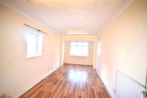 4 bedroom end of terrace house to rent, Royston Gardens, Ilford, IG1 3SS