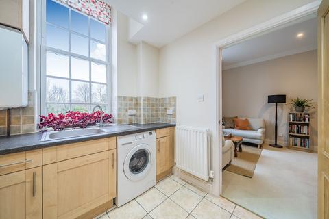 2 bedroom flat for sale, Grove Close, Epsom KT19
