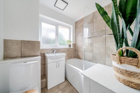 2 bedroom maisonette for sale, Merrow Court, Guildford GU1