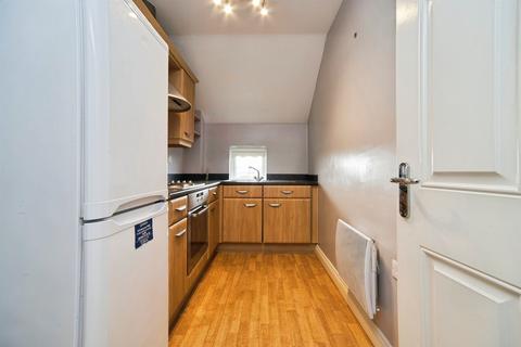 2 bedroom flat for sale, Hill End Crescent, Leeds