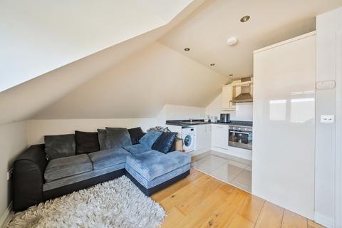 1 bedroom flat for sale, Vernon Close, Epsom KT19