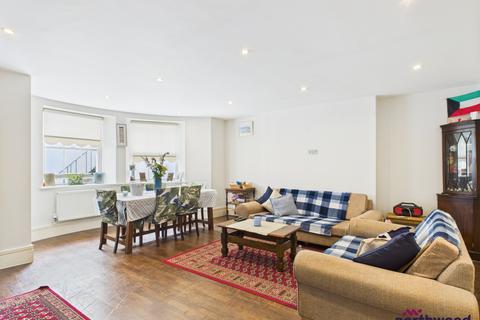 2 bedroom flat to rent, Hartington Place, Eastbourne, BN21