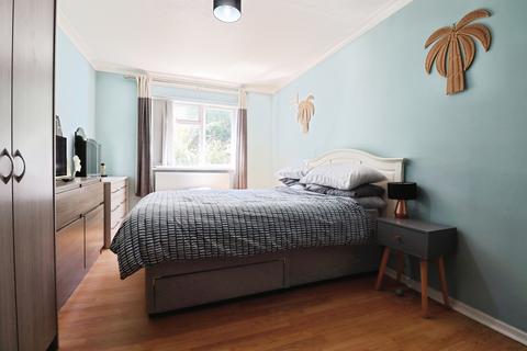 1 bedroom ground floor flat for sale, Suffolk Close, PORTHCAWL