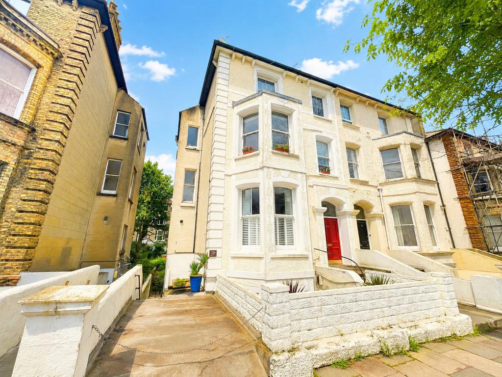 Apartment in Hove, Brunswick - View 2