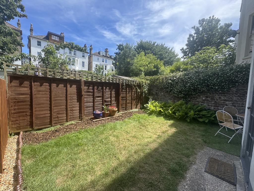 Apartment in Hove, Brunswick - View 3