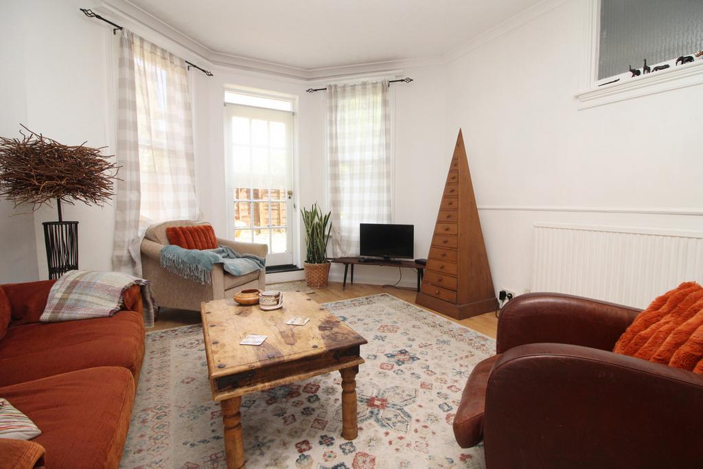 Apartment in Hove, Brunswick - View 4