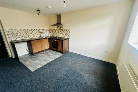 Studio to rent, Oxford Street, Ripley, DE5