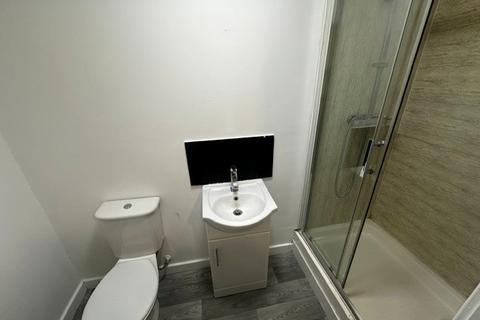 Studio to rent, Oxford Street, Ripley, DE5