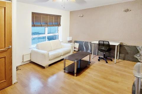 3 bedroom terraced house to rent, Burland Close, Salford