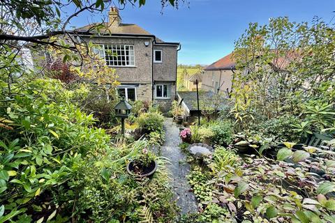 3 bedroom semi-detached house for sale, Wheatroyd Lane, Almondbury, Huddersfield, HD5 8XS