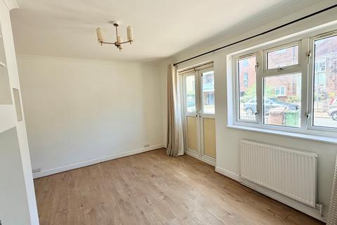 1 bedroom flat to rent, Endeavour Way, Barking, IG11
