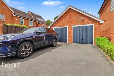 Redwood Drive, Epsom
