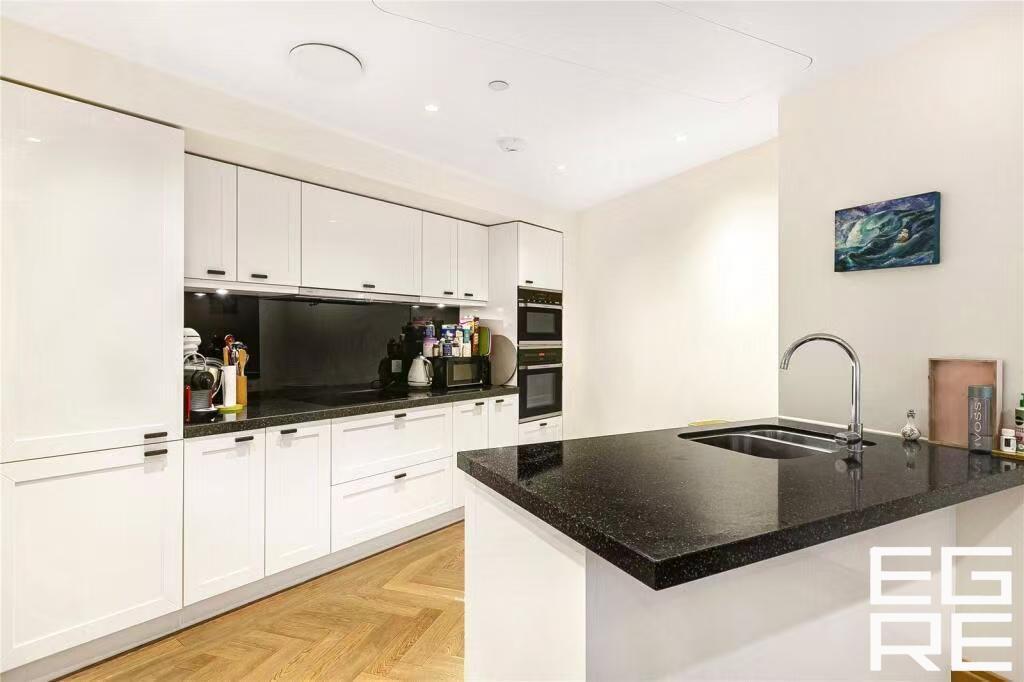 Apartment in Westminster - View 3