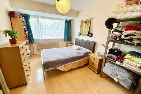 1 bedroom flat to rent, Willridge Court, London, E11