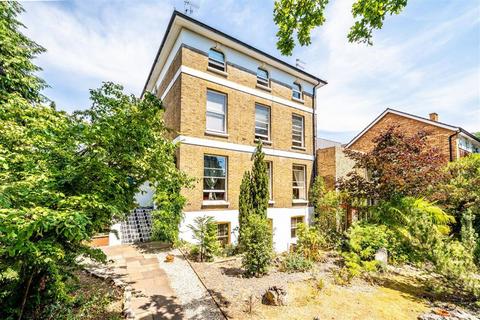 2 bedroom flat to rent, Hampton Road, Teddington TW11