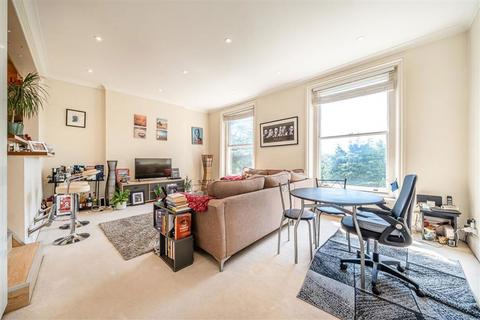 2 bedroom flat to rent, Hampton Road, Teddington TW11