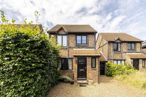 Kings Chase, East Molesey KT8