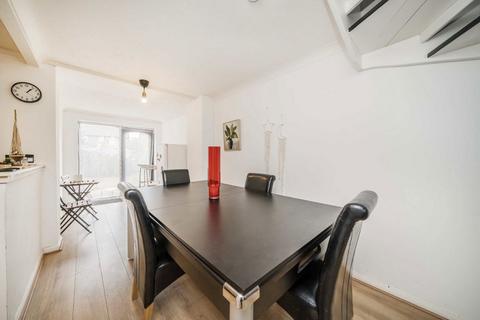 3 bedroom detached house for sale, Kings Chase, East Molesey KT8
