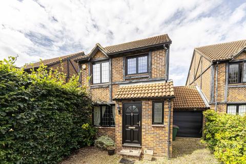 3 bedroom detached house for sale, Kings Chase, East Molesey KT8