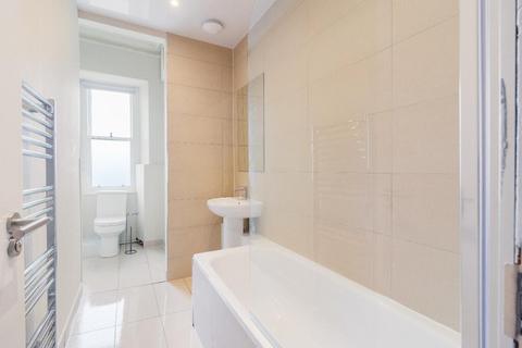 1 bedroom in a flat share to rent, Room 2 10 Whitehall Street