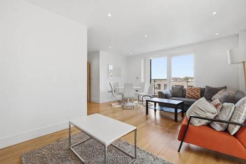 3 bedroom apartment to rent, Grove Park, London