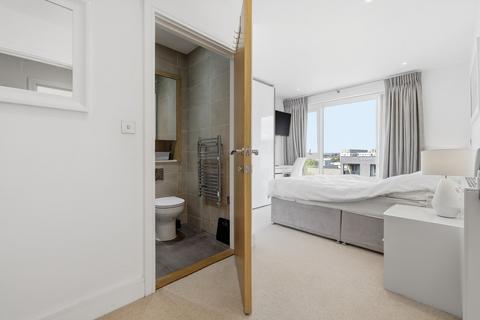 3 bedroom apartment to rent, Grove Park, London