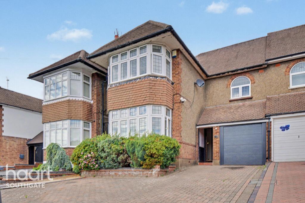 Detached house exterior, driveway, garage