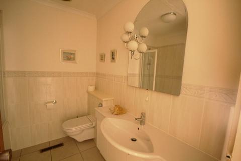 undefined, Mollington Court, Mollington