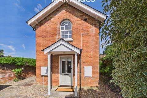 1 bedroom detached house to rent, Just off Station Road, Wokingham