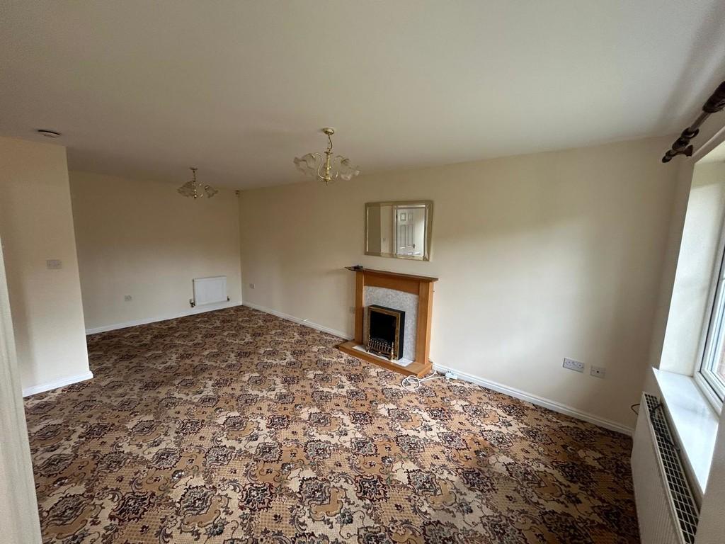 1 brambles chase lounge