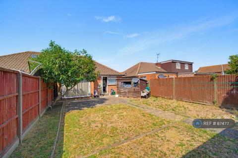 2 bedroom semi-detached house to rent, Westacott, Hayes, UB4