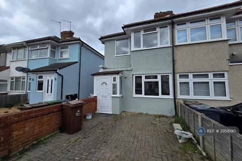 3 bedroom terraced house to rent, Third Avenue, Dagenham, RM10