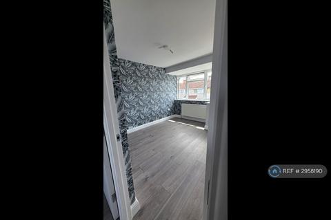3 bedroom terraced house to rent, Third Avenue, Dagenham, RM10