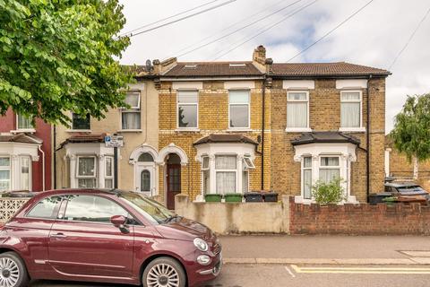 2 bedroom flat to rent, Selby Road, Leytonstone, London, E11