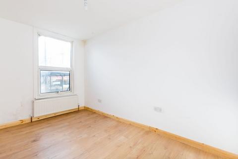2 bedroom flat to rent, Selby Road, Leytonstone, London, E11