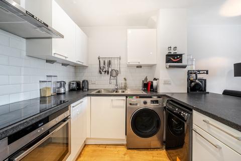 2 bedroom flat for sale, Northbourne Road, London, SW4