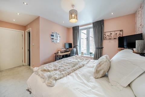2 bedroom flat for sale, Northbourne Road, London, SW4