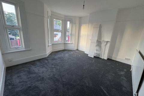 3 bedroom terraced house to rent, Green Lane, Ilford IG1