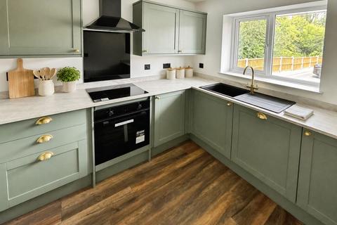 2 bedroom detached house for sale, 17 Cotswold Avenue, Great Wyrley WS6 6BU