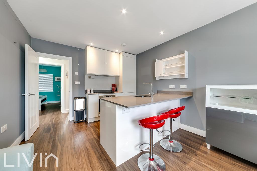 Apartment in Croydon - View 3