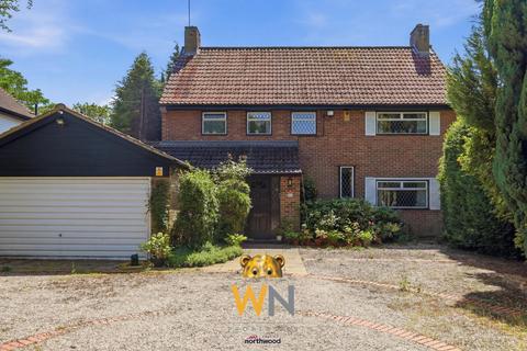 Rayleigh Road , Brentwood CM13