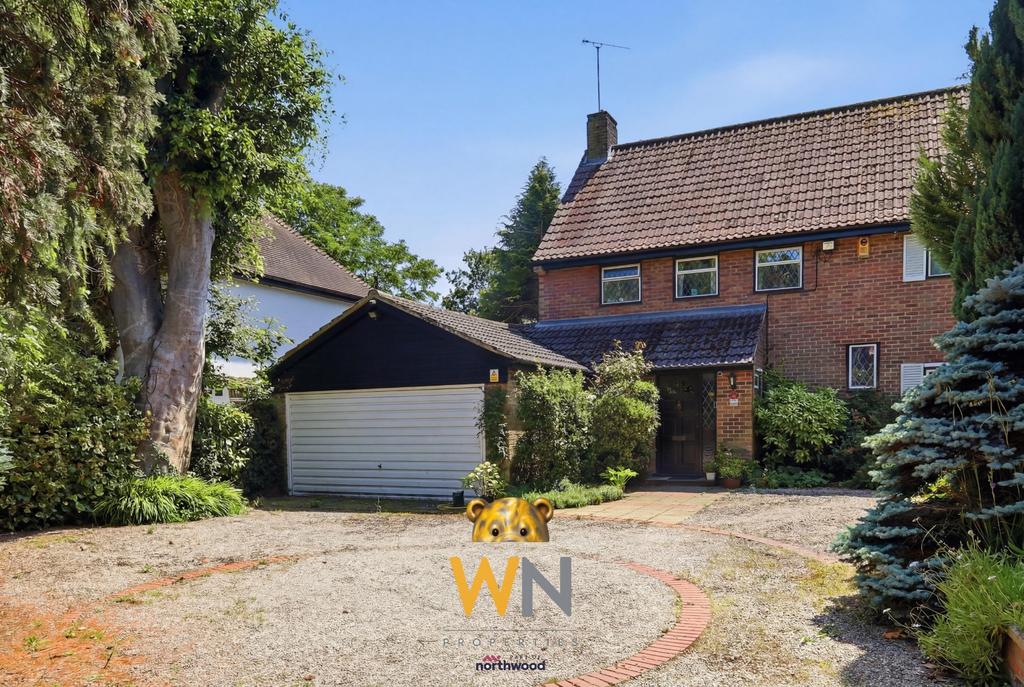 Detached house exterior, garage