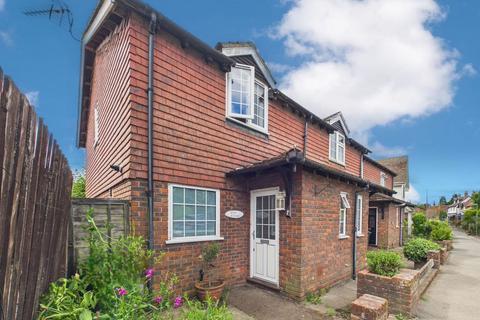 2 bedroom end of terrace house for sale, Walton Street, Tadworth