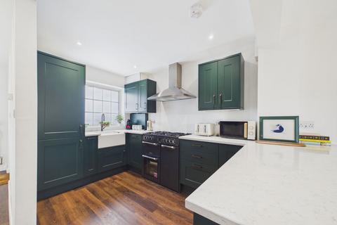 2 bedroom end of terrace house for sale, Walton Street, Tadworth