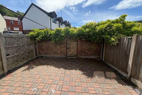 3 bedroom terraced house to rent, Derby Road, Caergwrle, Wrexham